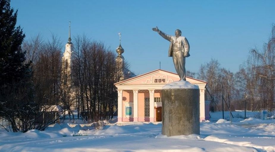 Ели буй. Углец город. Фонтан города Буя Костромской области. Город буй зимой. Фонтан буй.