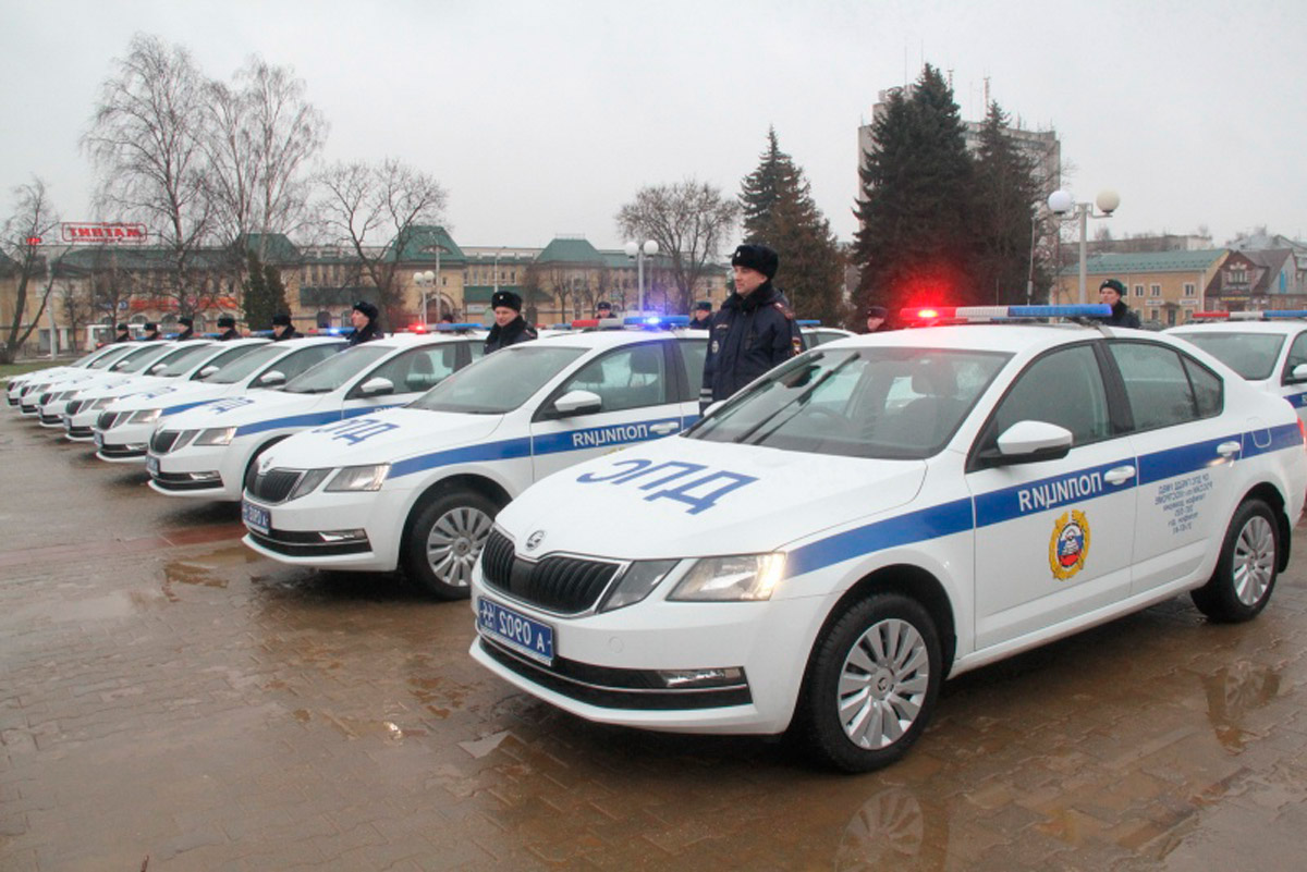 В Костромской области молодые люди специально повредили автомобиль  инспектора ДПС - Новости44