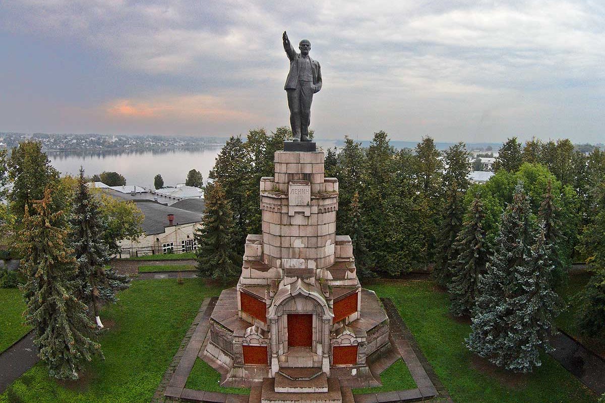 Памятник Ленину в Биробиджане повредил член КПРФ