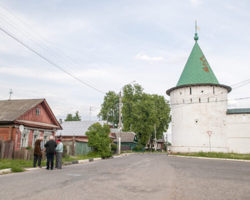Дом напротив Северо-Западной башни Ипатьевского монастыря