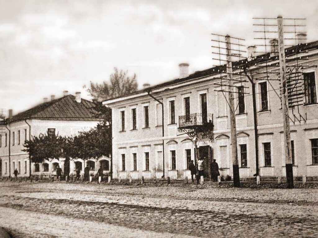 Здание почты на улице Павловской (проспекте Мира) в Костроме в начале ХХ века